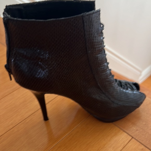 Black very high stiletto boots with front Uber toe wedge. Back zipper. - Picture 2 of 6